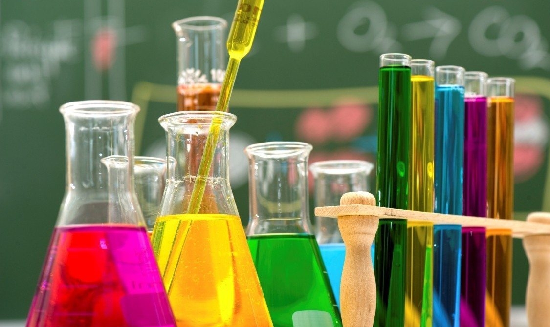 Solvent chemicals are an important part of industrial cleaning applications. Various organic solvents are available, each with its unique properties and applications.